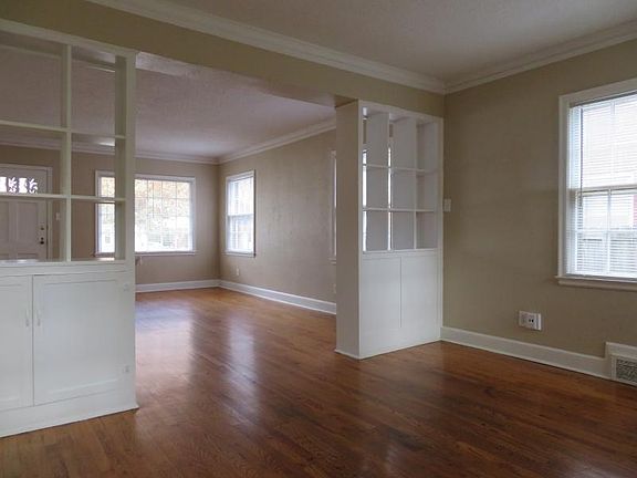 2nd image of 3205 Highland Park Pl