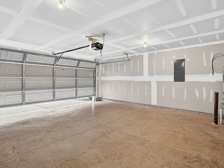 2037 Longshadow St — Photo 25