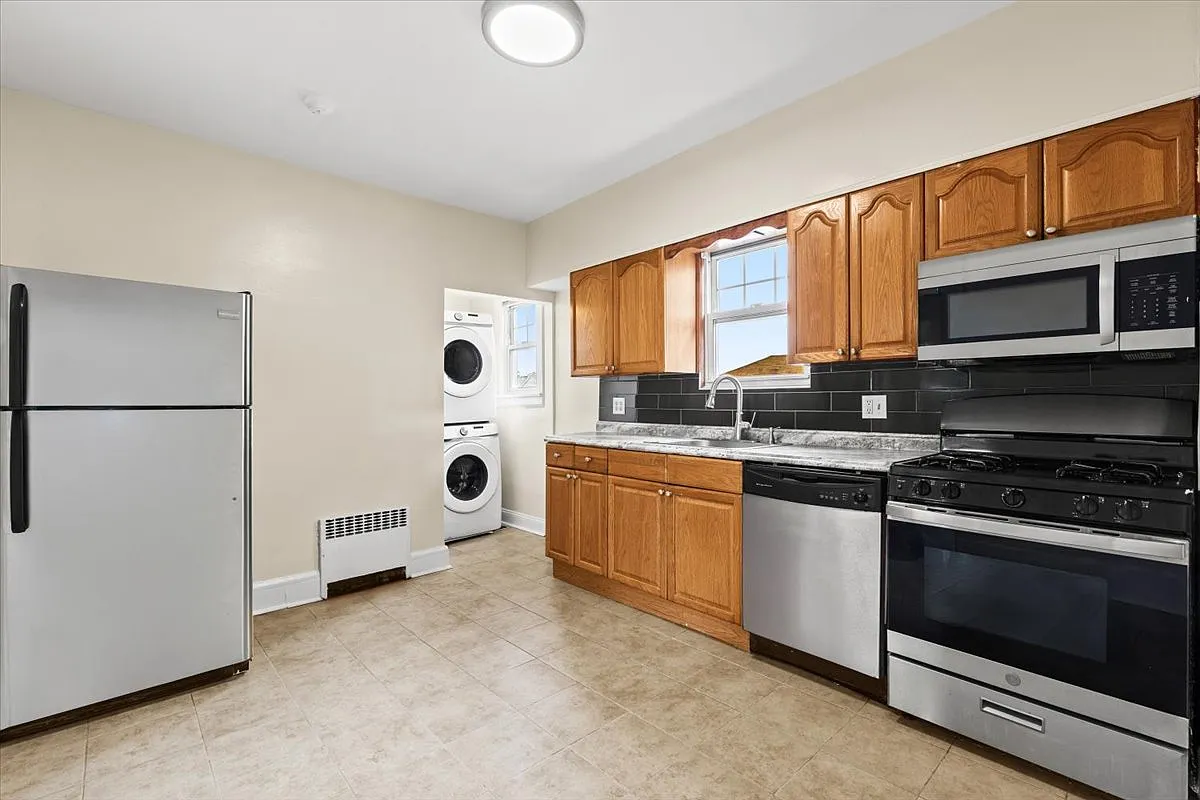 3 bed, 1328 sqft, $4,800 — Photo 3