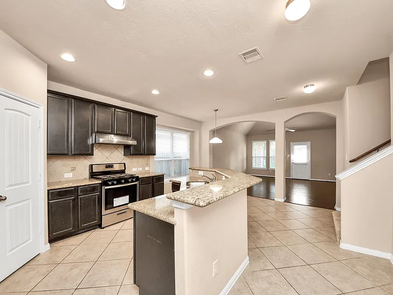 3115 Lake Dr — Photo 7