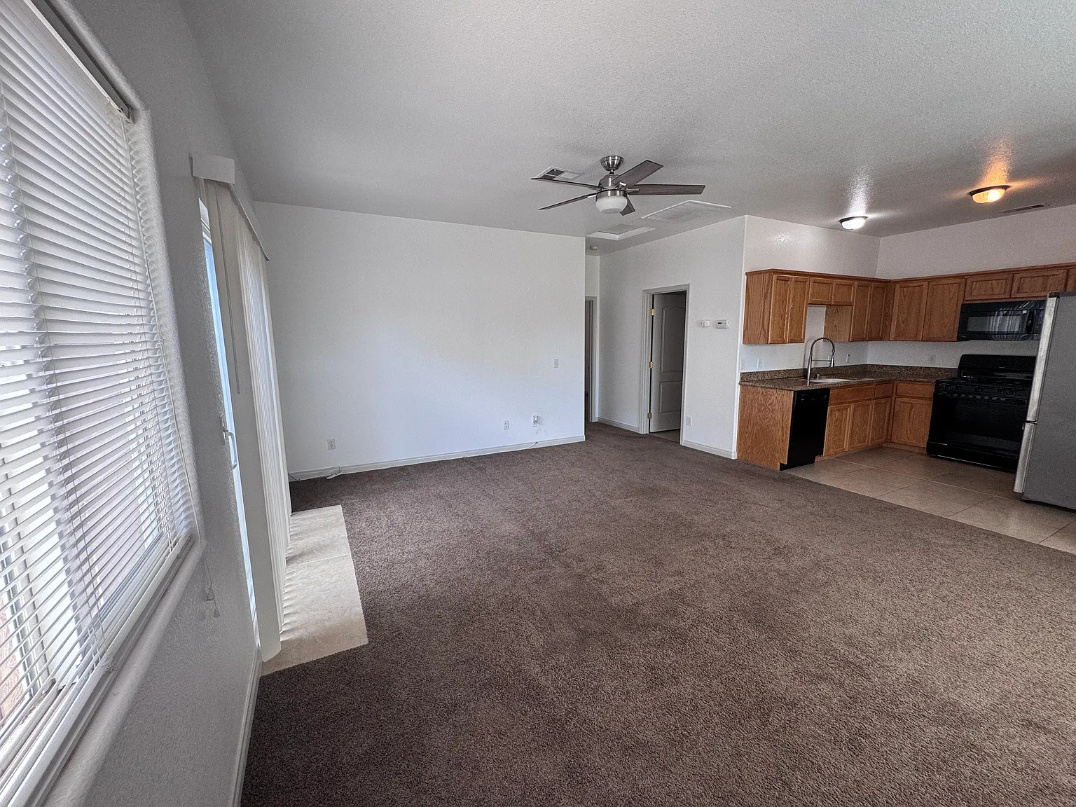 2 bed, 872 sqft, $1,495 — Photo 2