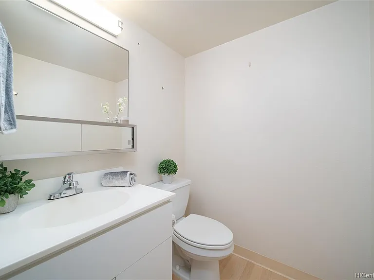 1448 Young St #1703 — Photo 3
