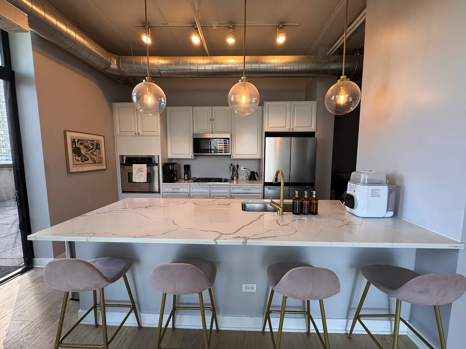2 bed, 1380 sqft, $4,995 — Photo 2