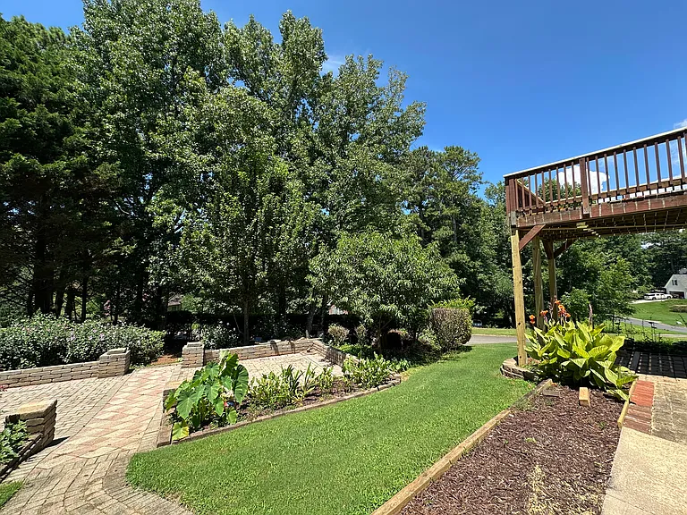 2220 Foster Dr — Photo 6