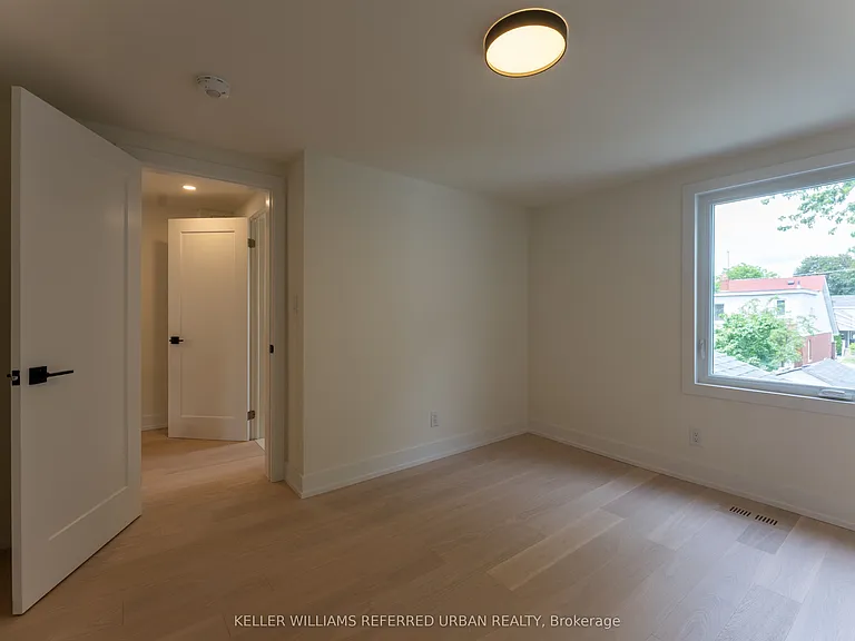 8 Doncaster Ave — Photo 23