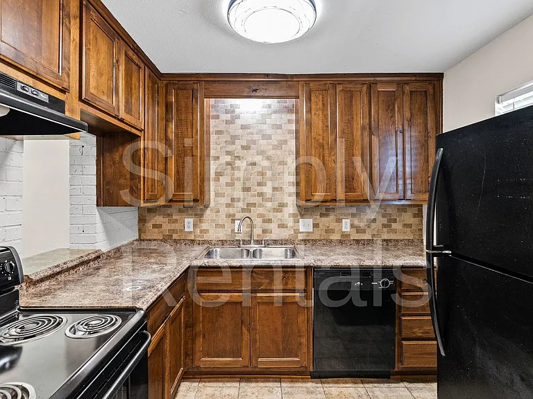 1220 Texas St — Photo 3