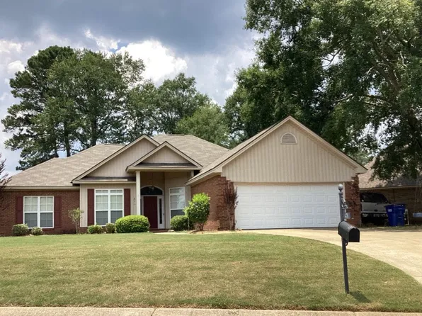 476 Brownstone Loop, Elmore, AL 36025
