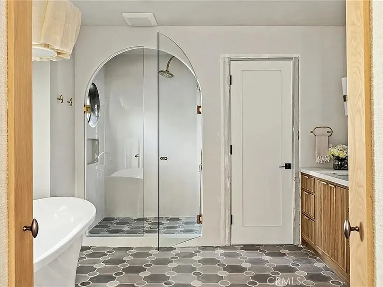 738 San Lorenzo St — Photo 31
