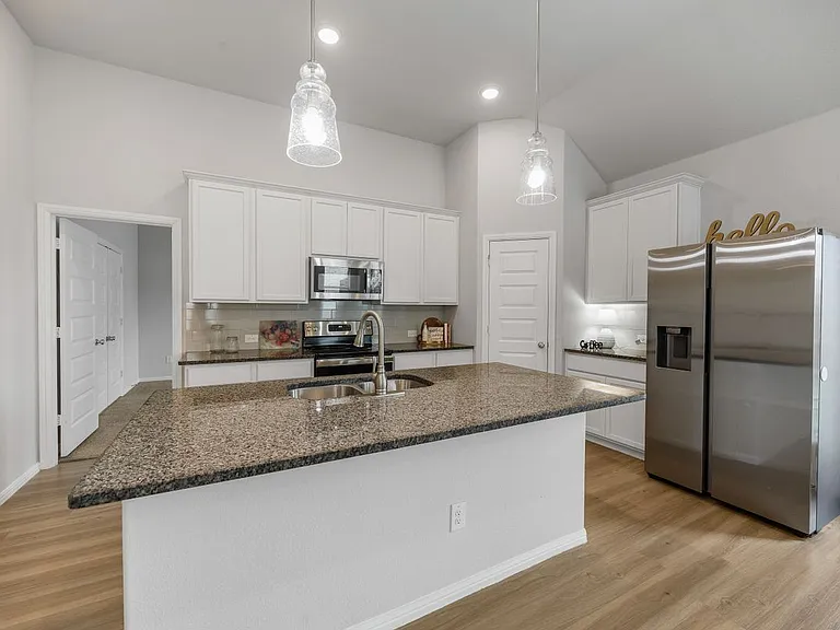 223 Miramar Ave — Photo 11