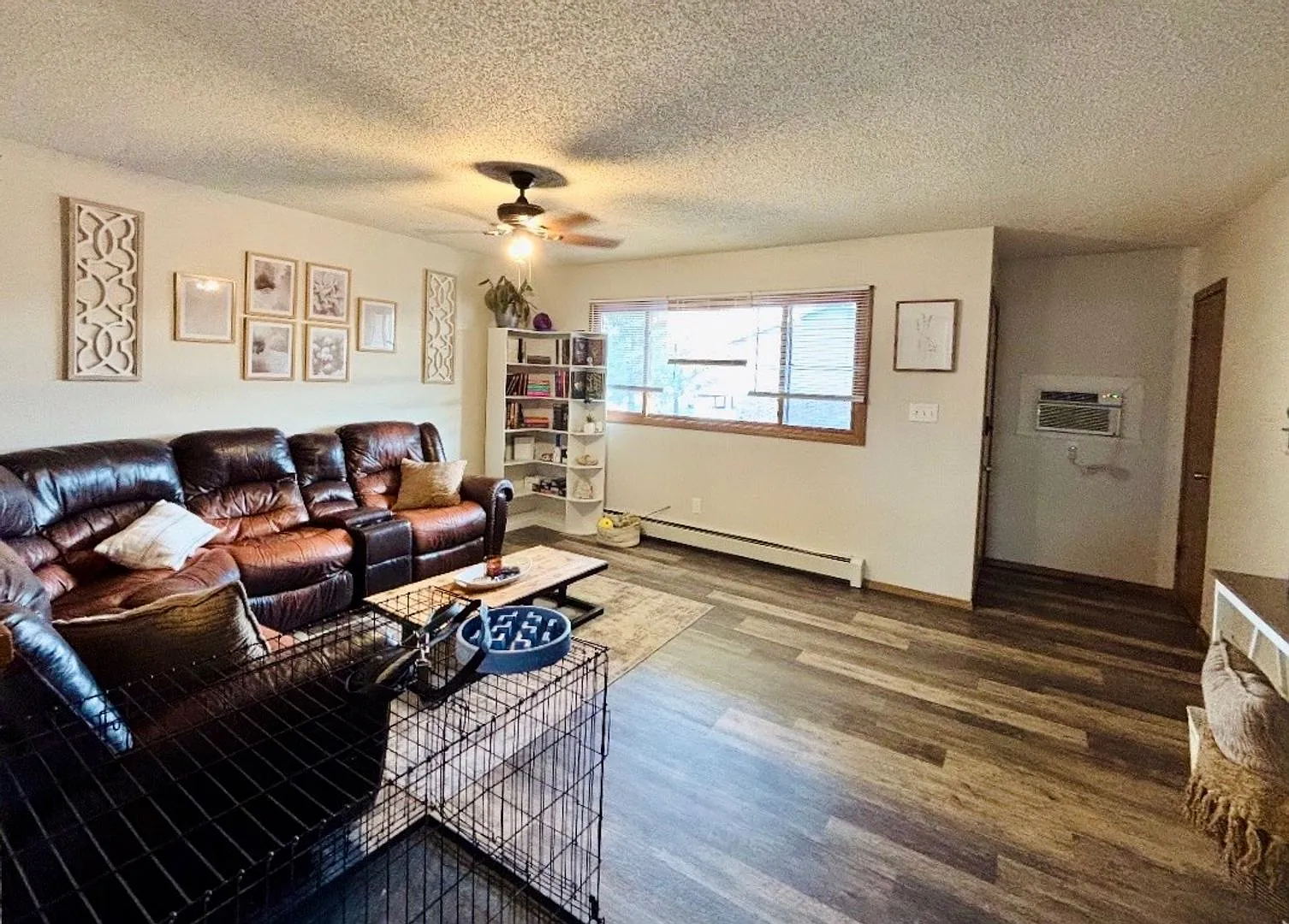 Updated 2 Bed Upper Unit w/ In-Unit Washer & Dryer + Utilities Included! — Photo 2