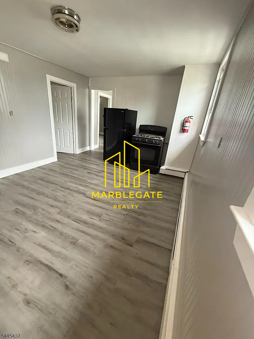 2 bed, 850 sqft, $1,800 — Photo 3