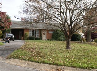 1916 Saint Regis Ln, Lancaster, PA 17603