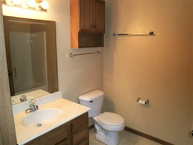 1232 Spruce Ct #D — Photo 8