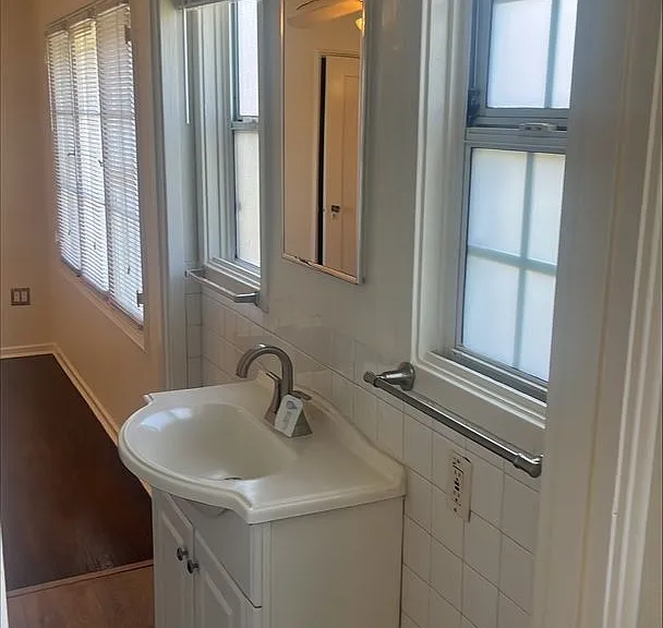 1171 Huntington Dr — Photo 32