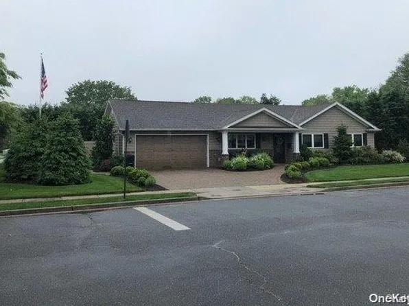 190 Voorhis Avenue, Rockville Centre, NY 11570