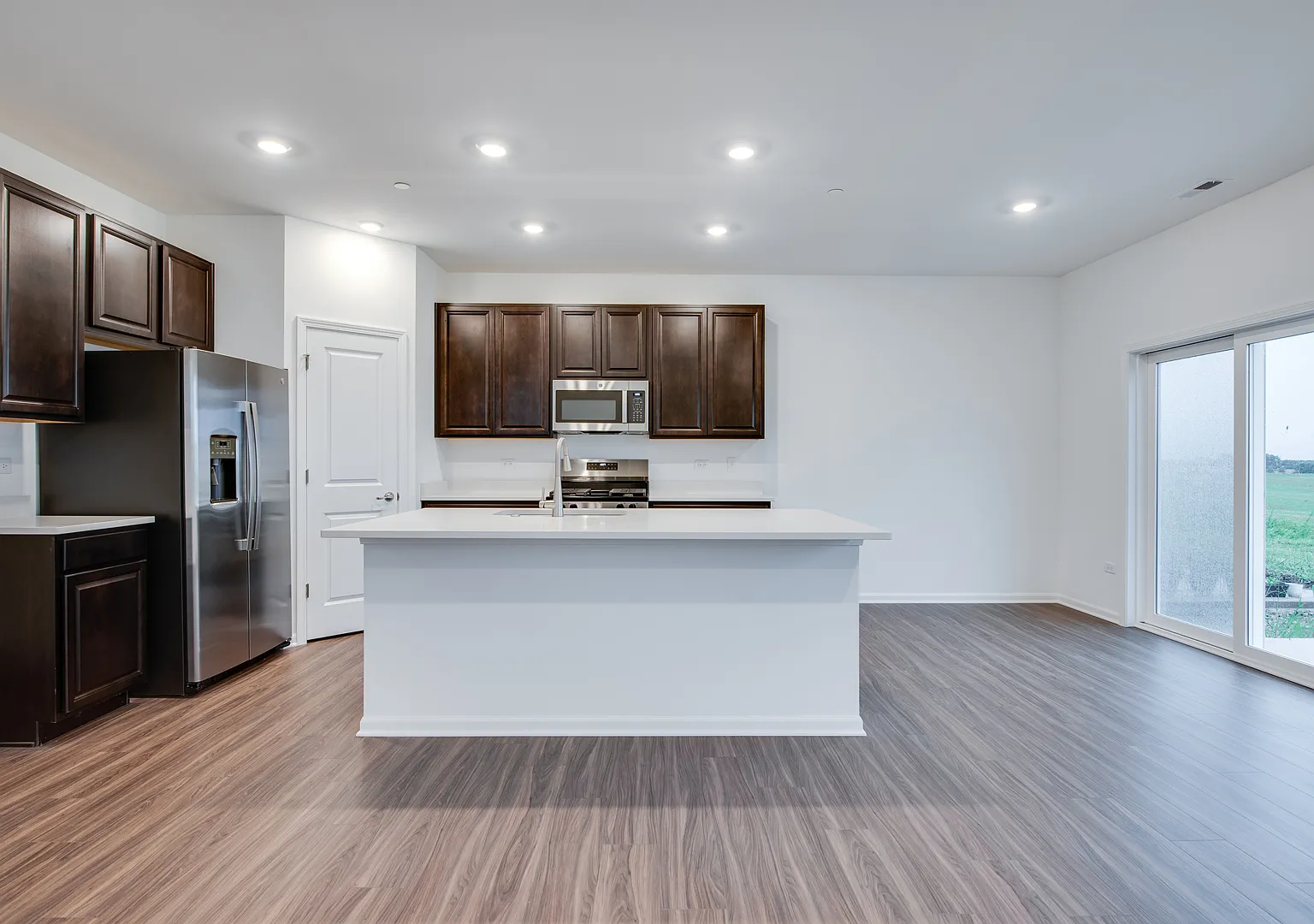 3 bed, 2.5 bath, 1840 sqft, $3,000 — Photo 3