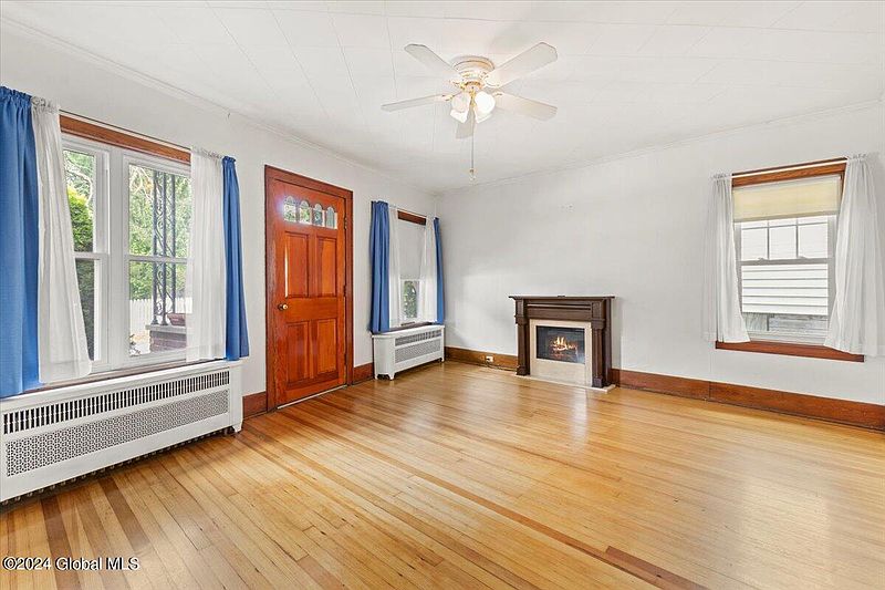 2nd image of 35 Lawrence Street