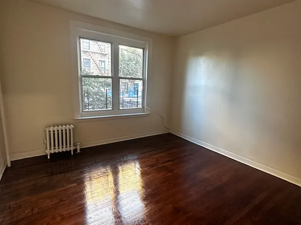 2435 Lyvere St APT 1F, Bronx, NY 10461