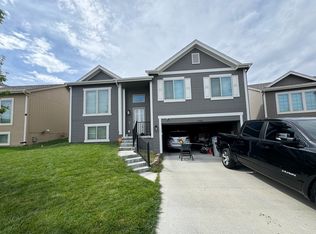 7716 N 90th St, Omaha, NE 68122