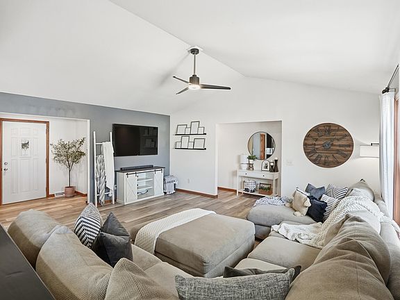 5th image of 414 17th St SE