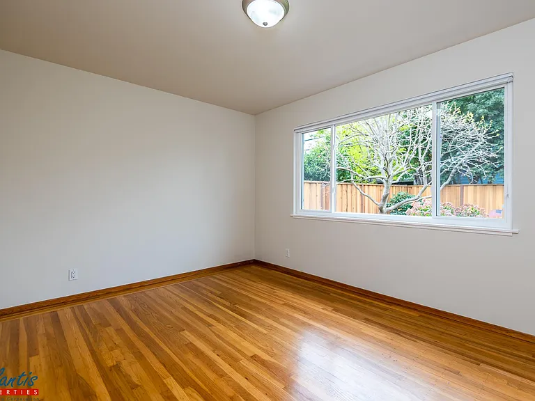 807 Mulberry Ln — Photo 15