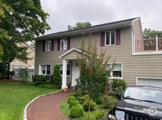 4 Chatham Rd FLOOR 2, Commack, NY 11725