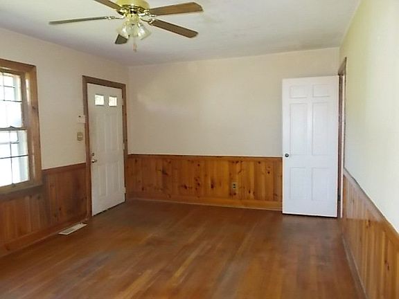 3rd image of 292 Lafayette Ave
