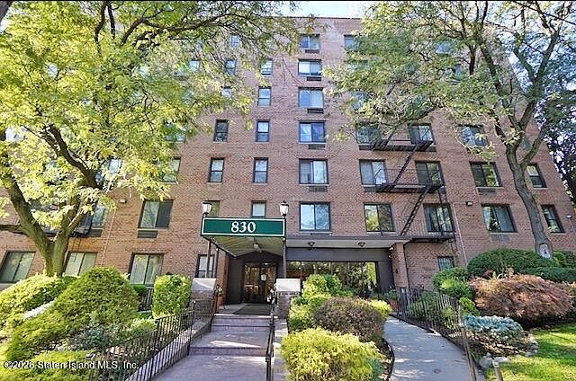 1st image of 830 Howard Ave APT 4H