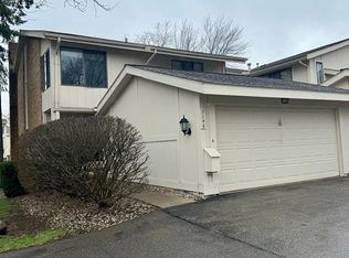 7146 Pebble Park Dr, West Bloomfield, MI