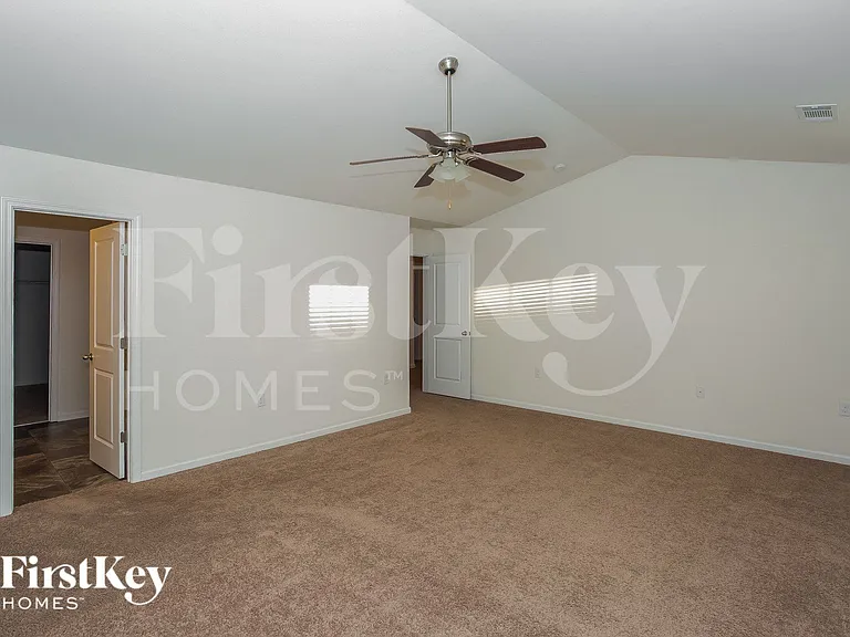 3282 Runneymede St SW — Photo 10