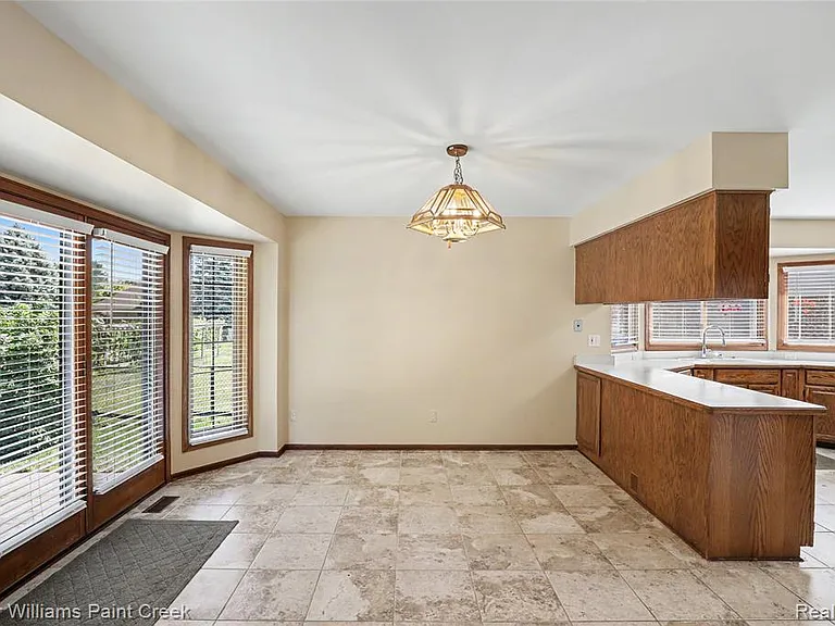 4847 Bayleaf Dr — Photo 8