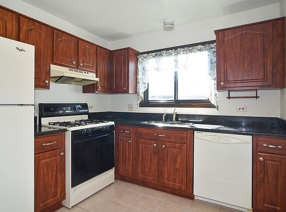 5th image of 1009 E Glavin Ct APT 4