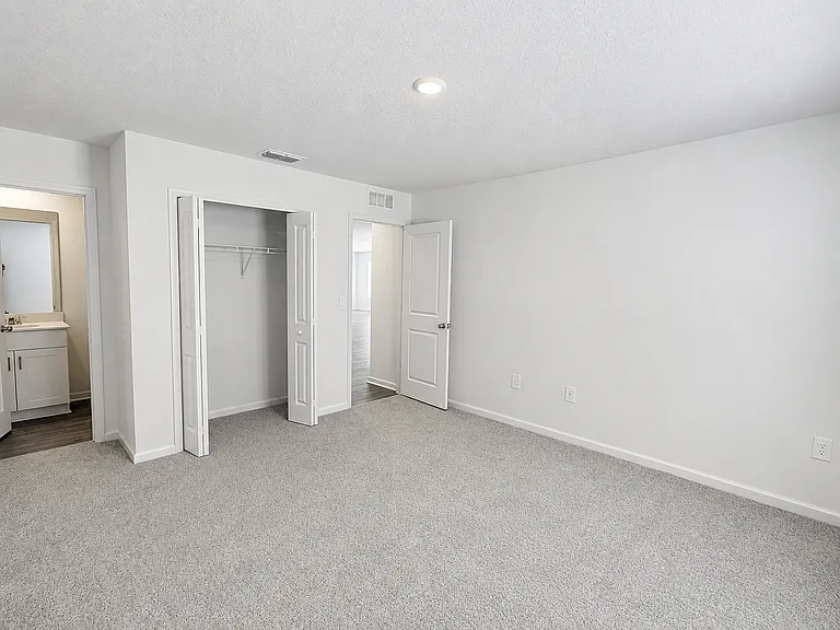 8283 SW 42nd Cir — Photo 5