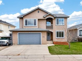 172 W Cove Dr, Chestermere, AB T1X1E9