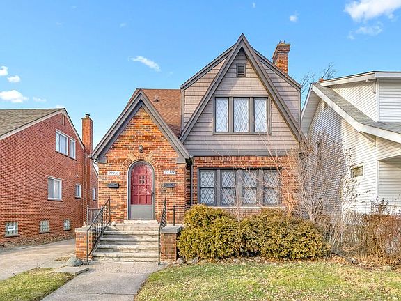 22336 Beech Street (Upper unit)