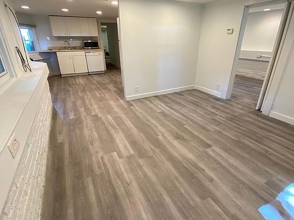 5th image of 4014 N Sacramento Ave #G
