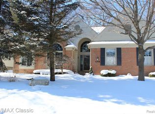 4714 Huntington Dr, Brighton, MI