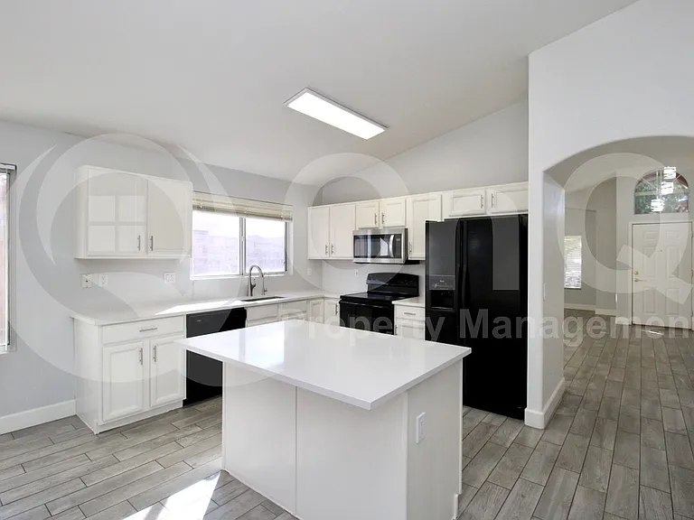 208 W Jasper Dr — Photo 6