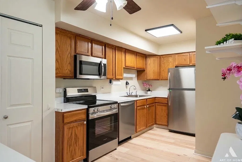 2214 S Goebbert Rd — Photo 4