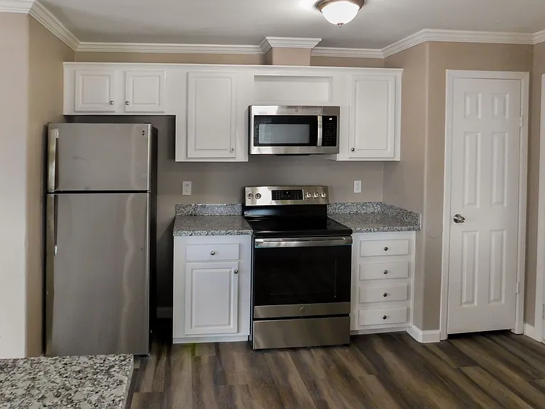 152 Varsity Dr — Photo 36