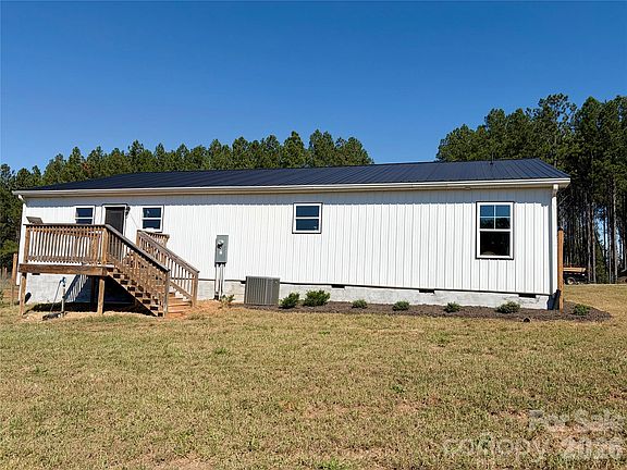 3rd image of 550 Dills Rd