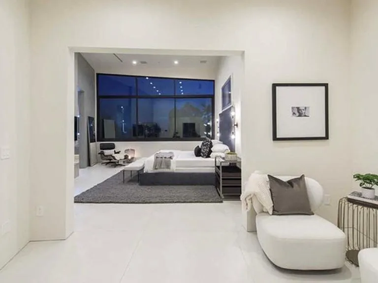 2084 Vine St — Photo 27