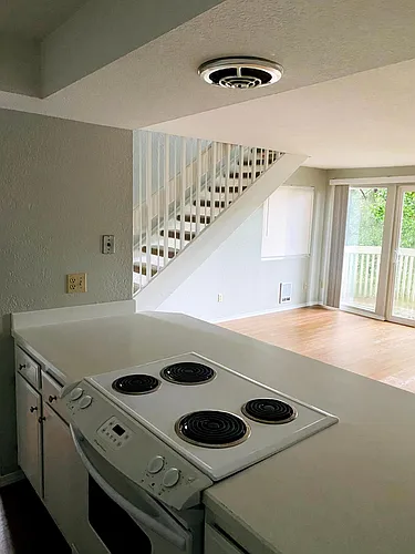 332 SE Donnelly Ln Photo 1