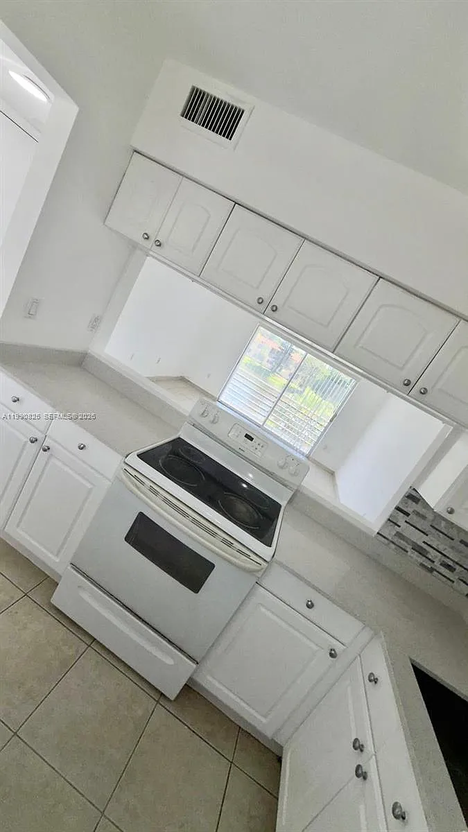 Building Photo - 2800 NE 203rd St #17