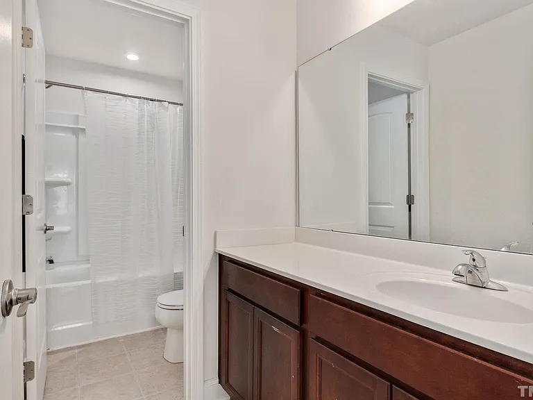 220 Avery Glenn Way — Photo 28