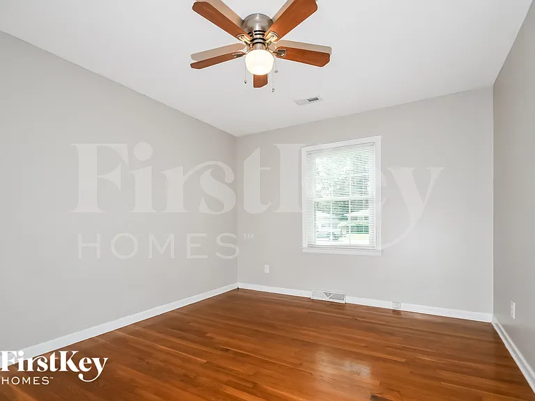 2080 Bishop Dr — Photo 12