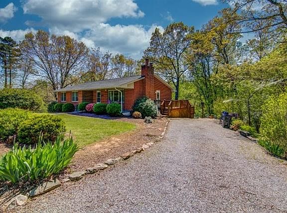 2nd image of 167 Dogwood Ln