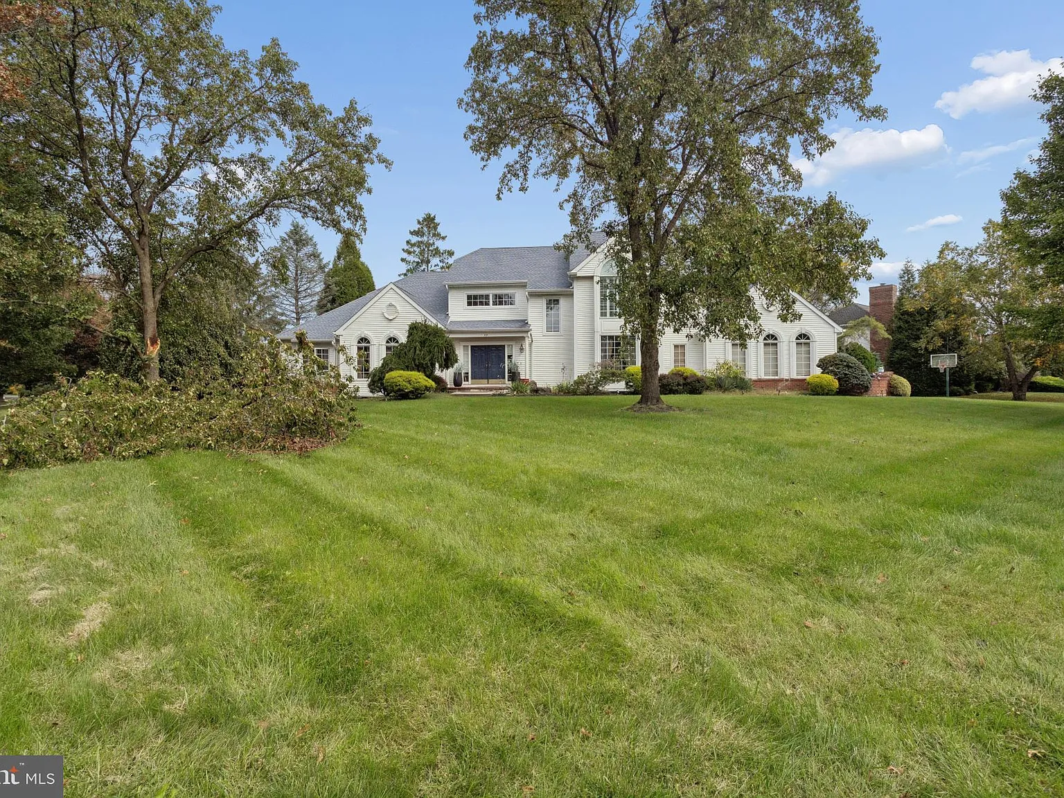 4 bed, 3.5 bath, 3727 sqft, $7,000 — Photo 2