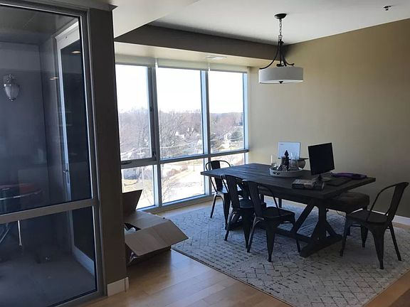 4th image of 1303 5th St Unit 404