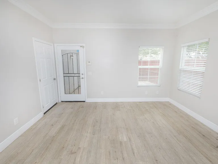 511 Stork St — Photo 30